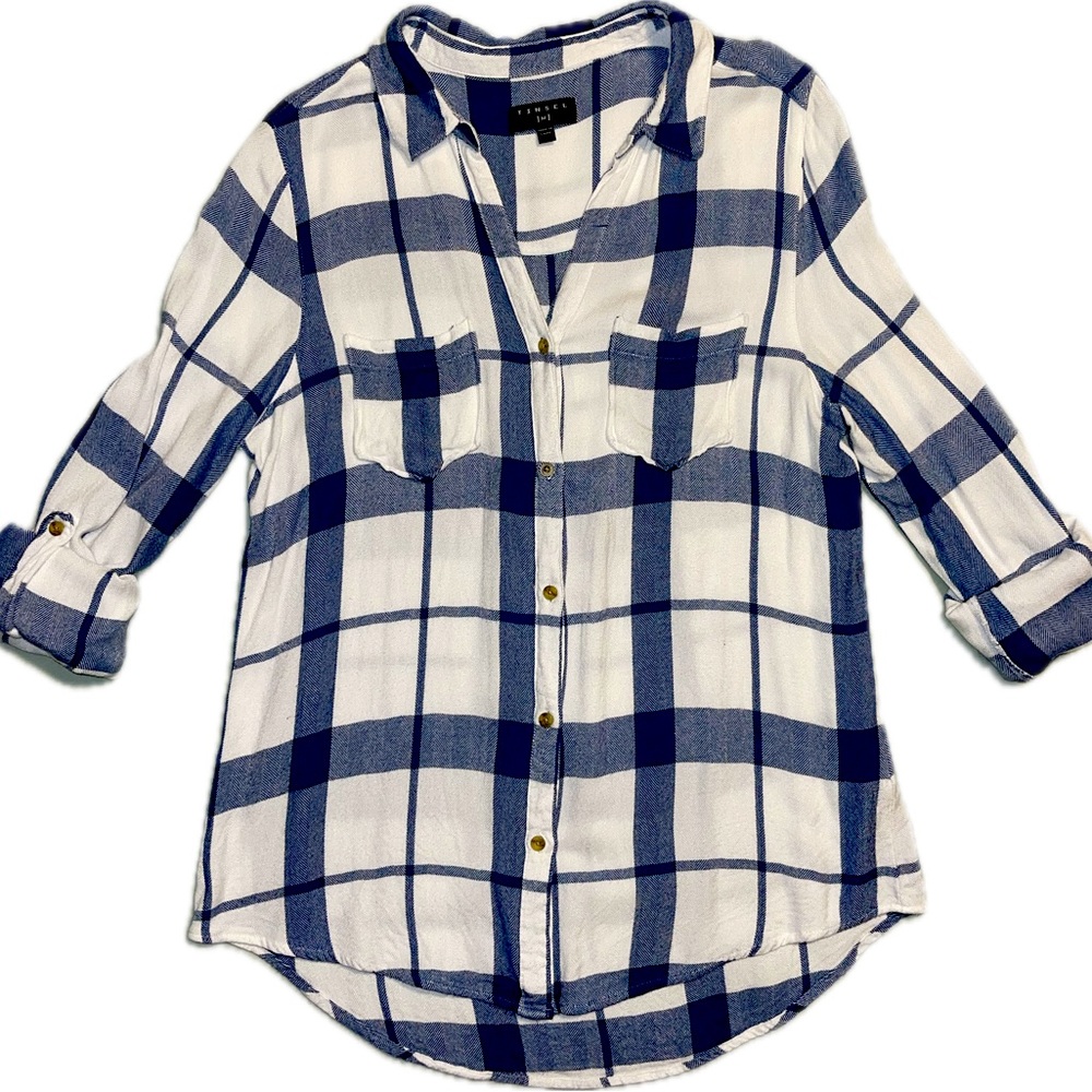 Women’s plaid button down top. Color: white and dark blue. Size: Medium